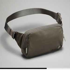 Lululemon Everywhere Belt Bag 2L Sage